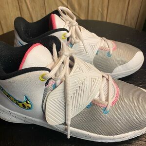 Nike sneakers size 7y